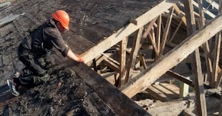 Профессиональный демонтаж стропильной системы от Сварной-Вкс в Выксе от 578 рублей.